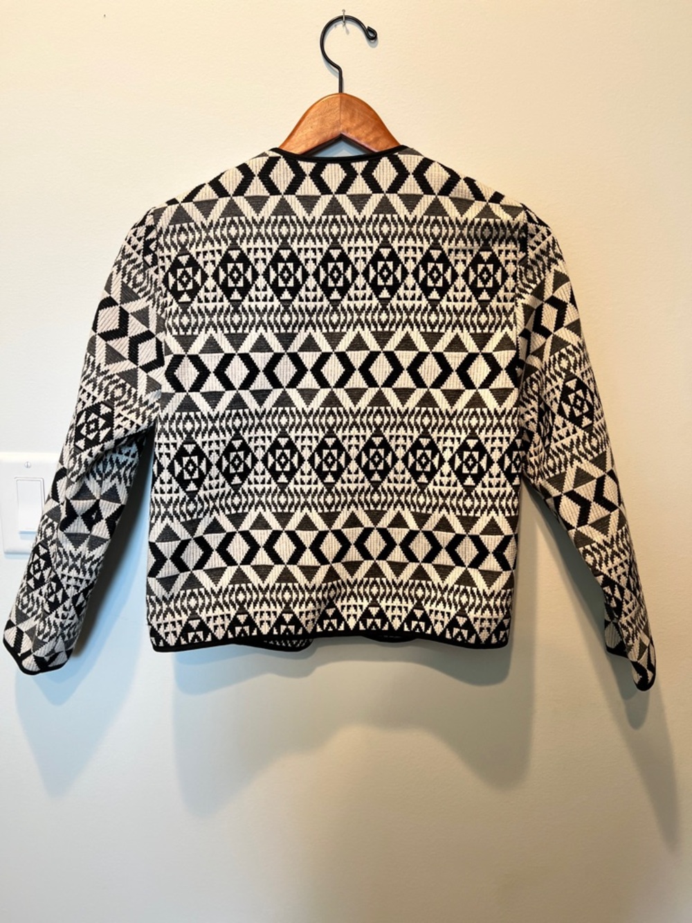 Topshop Black & White Cropped Geometric Knit Jacket - Picture 3 of 5